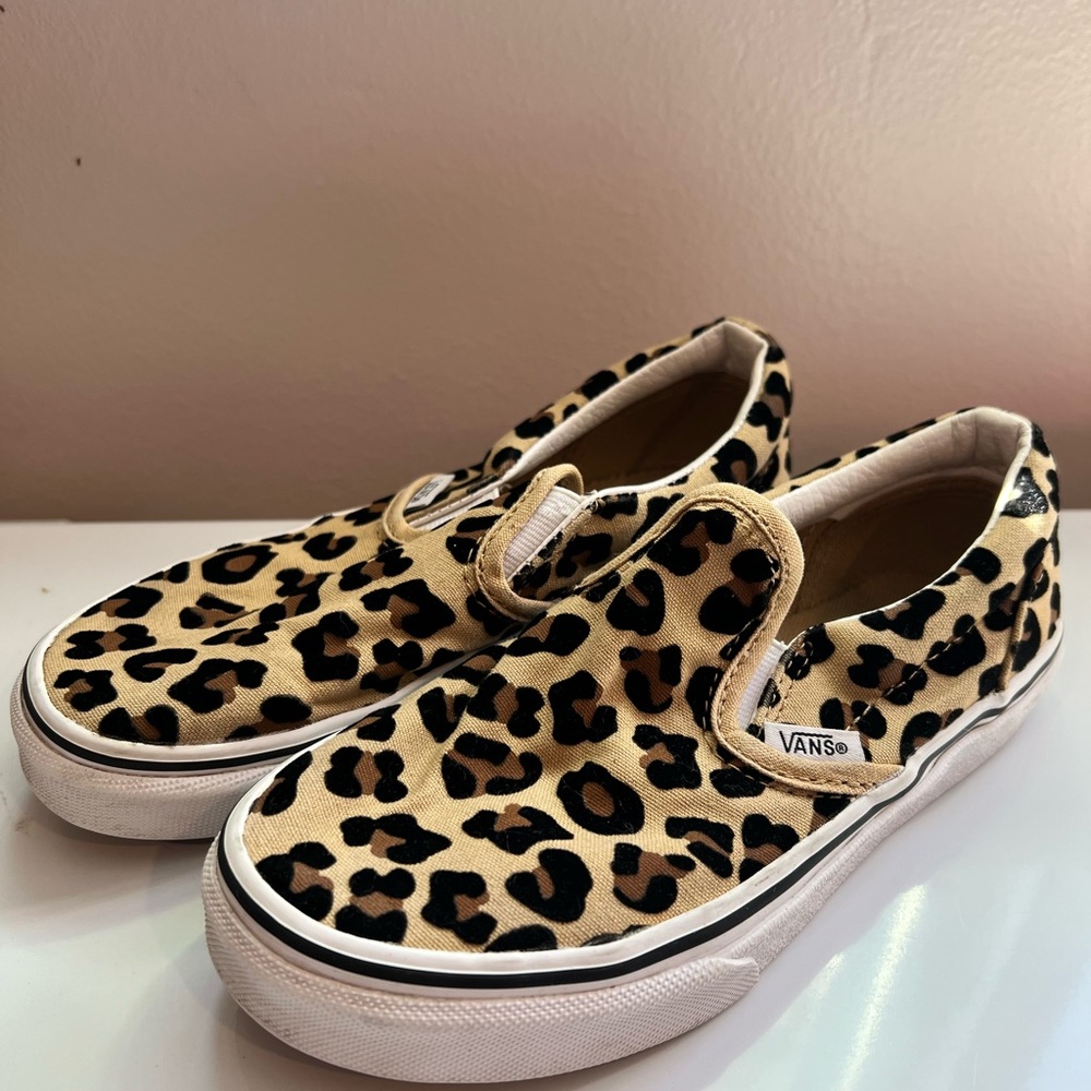 Kids Vans slip on shoes Leopard print.